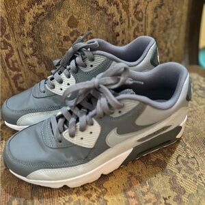 Women / boys 6y gray air max Nike
